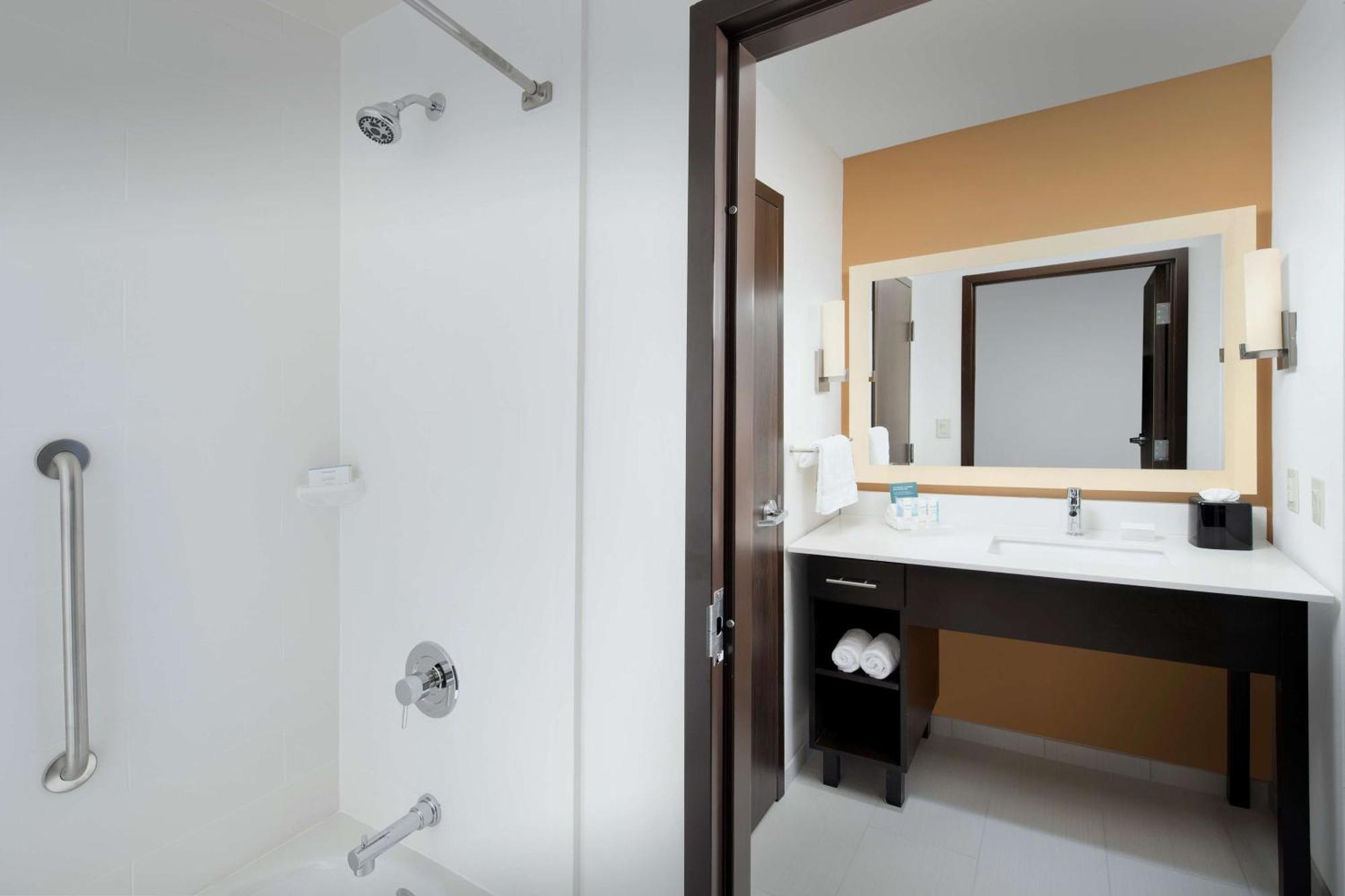 Homewood Suites By Hilton Kansas City Speedway Екстер'єр фото