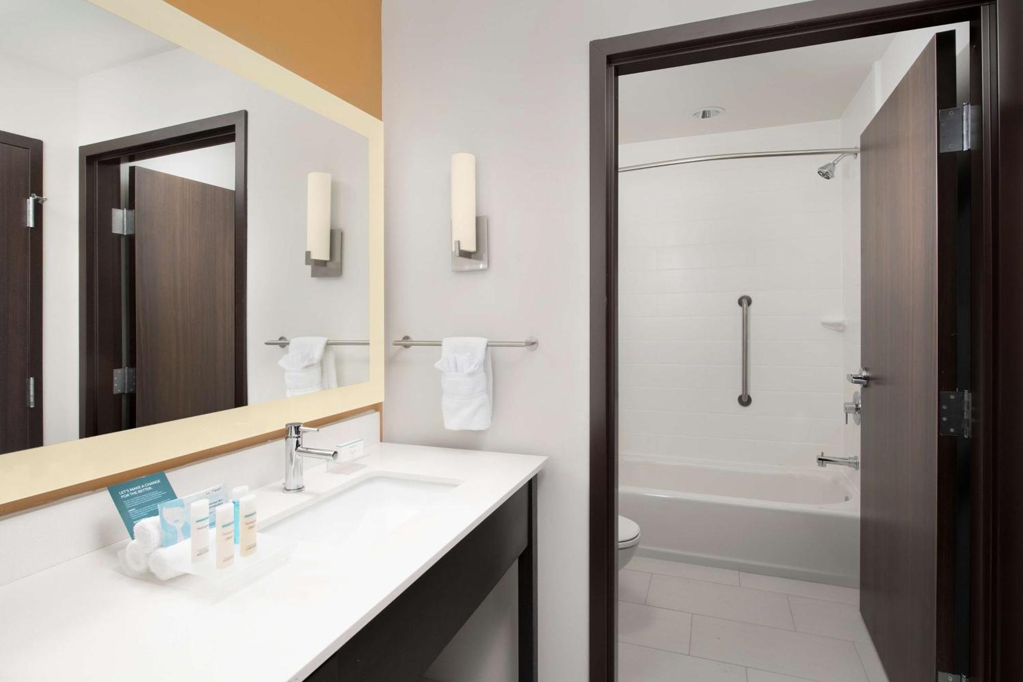 Homewood Suites By Hilton Kansas City Speedway Екстер'єр фото